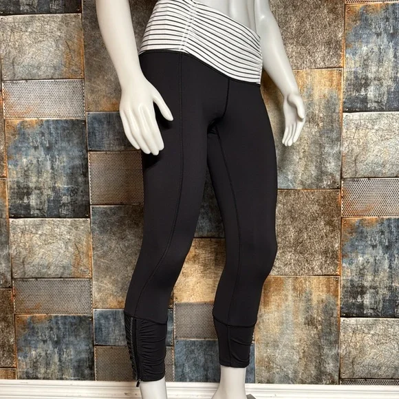 Lululemon Runday Crop Size 8 - Picture 6 of 15
